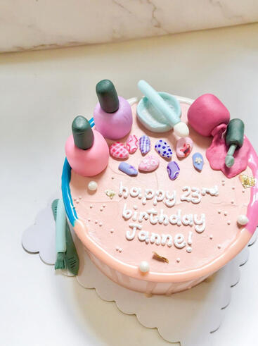 Nail Fondant Drip Cake
